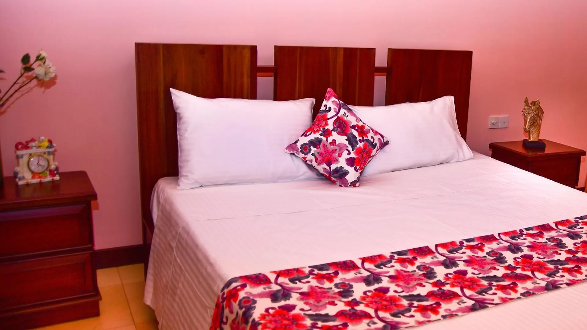 Bigcity Villa - Airport Transit Hotel Katunayaka 4*,