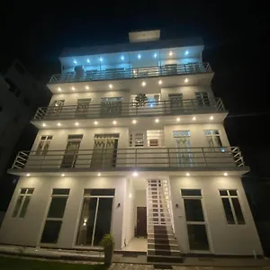 Near Colombo Airport Апартаменты